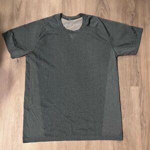 LuLuLemon Men's T-Shirt